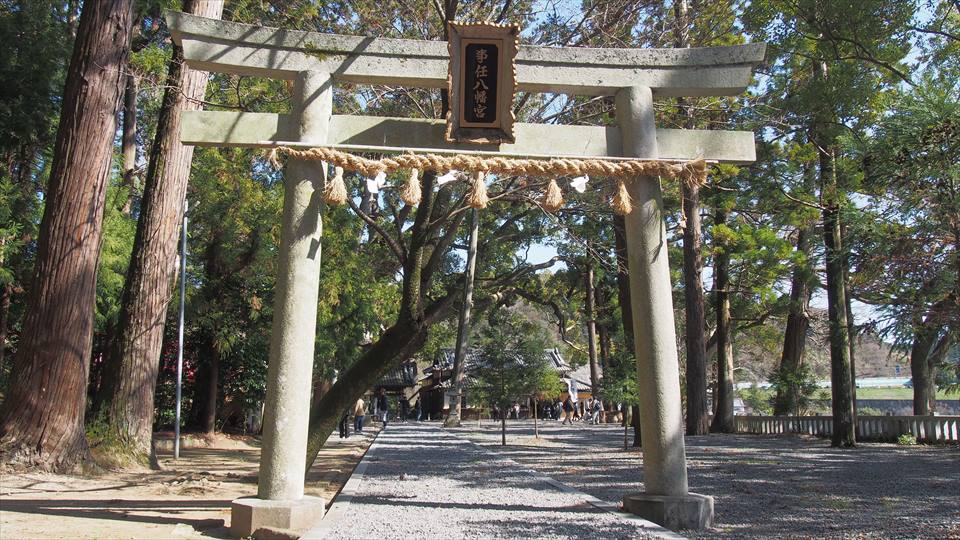 事任八幡宮の鳥居