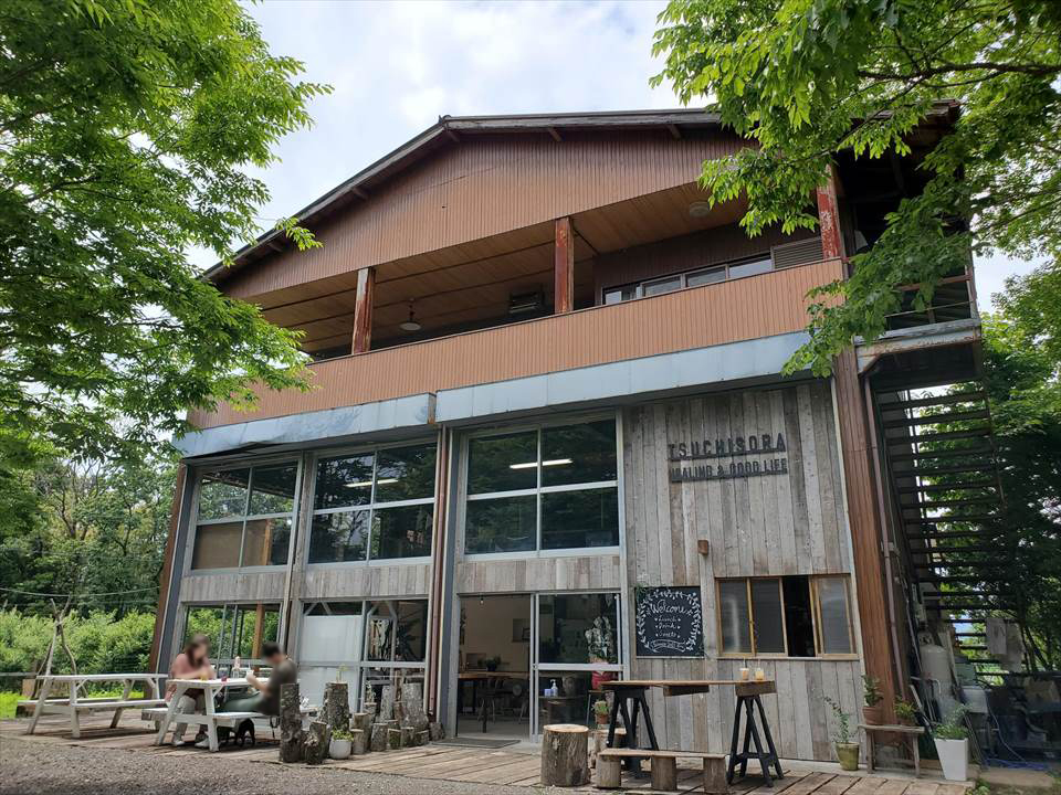 カフェ「土のうえ空のした」店舗外観