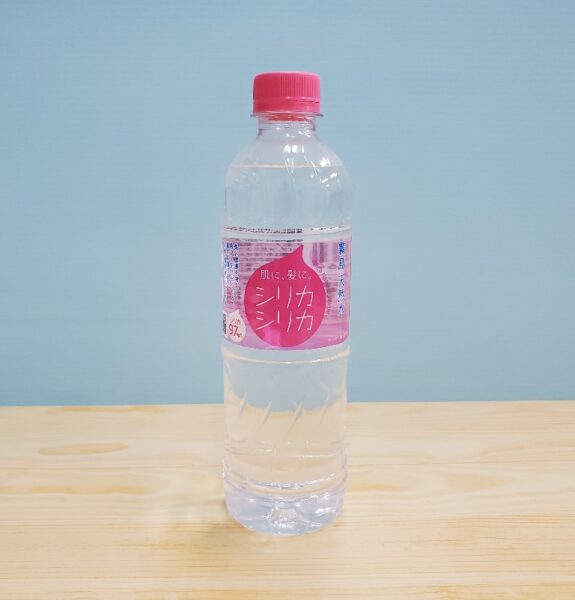 ペットボトルのシリカ水